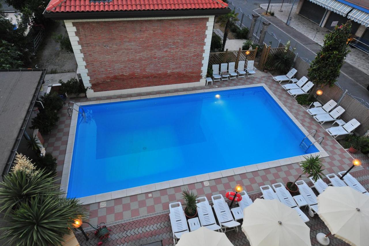 Hotel Franca Bellaria-Igea Marina Exterior photo
